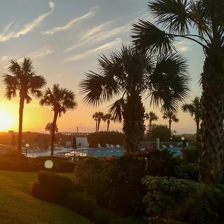 St Augustine Beach Condo With Patio And Pool Access!